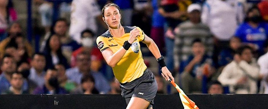 Kathryn Nesbitt - Auxiliar / Bandeirinha / �rbitra assistente da Copa do Mundo de Futebol de 2022 no Catar (Qatar) - Foto: CONCACAFW/Twitter