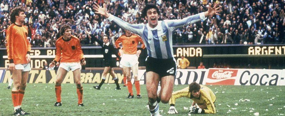 Mario Kempes festejando um dos gols da final da Copa do Mundo de 1978 na Argentina - Foto: El Gr�fico