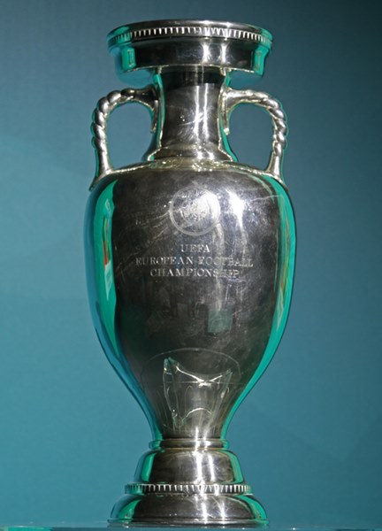 Trof�u  Henri Delaunay - o trofeu do Campeonato Europeu de Futebol (Euro ou Eurocopa) - Foto: Kirill Venediktov