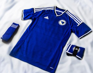Uniforme 1 da Sele��o da B�snia e Herzegovina para a Copa do Mundo de 2014