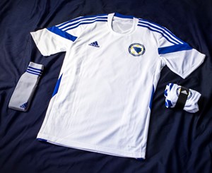 Uniforme 2 da Sele��o da B�snia e Herzegovina para a Copa do Mundo de 2014